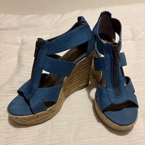 Moda Blue Wedge Sandals - Picture 1 of 7